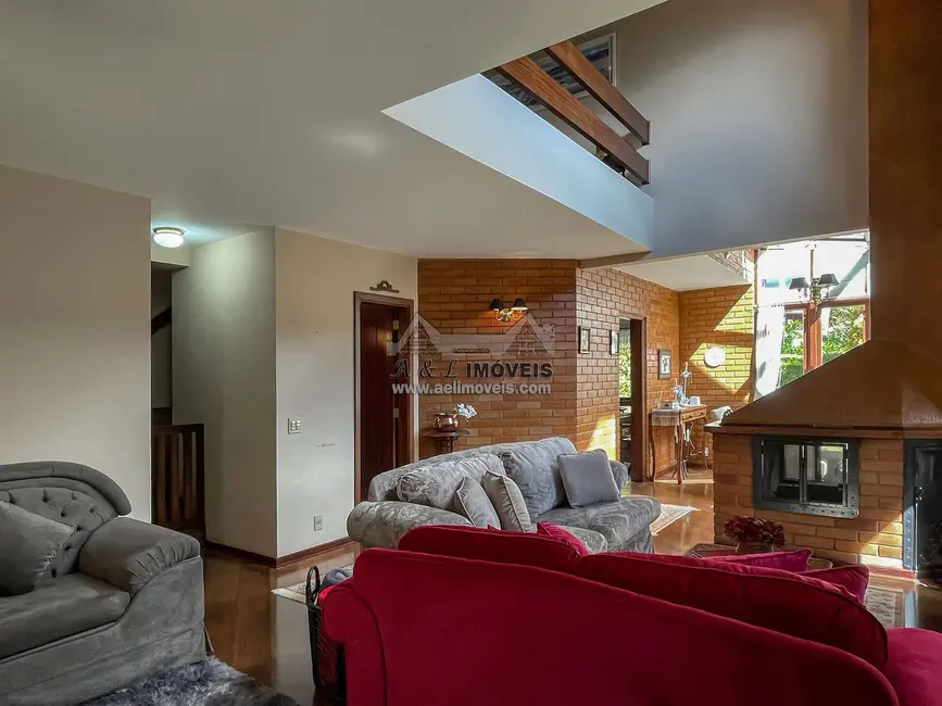 Foto 8 de Casa de Condomínio com 4 quartos à venda, 207m2 em Campos Do Jordao - SP