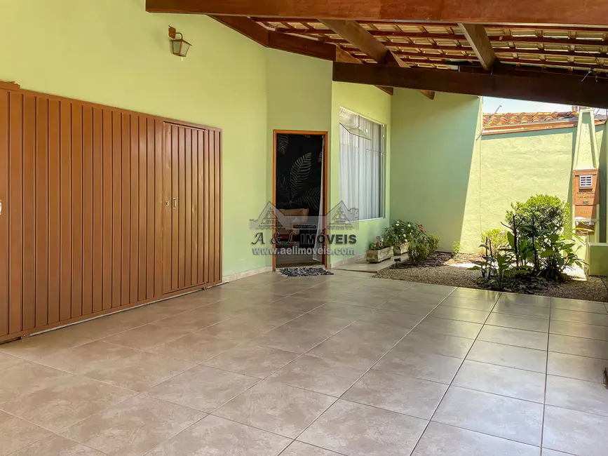 Foto 2 de Casa com 2 quartos à venda, 153m2 em Tremembe - SP