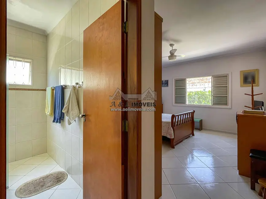 Foto 9 de Casa com 2 quartos à venda, 153m2 em Tremembe - SP