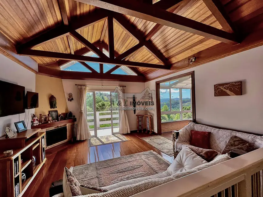 Foto 1 de Casa com 3 quartos à venda, 189m2 em Campos Do Jordao - SP