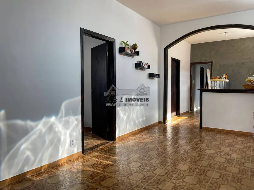 Foto 3 de Casa com 5 quartos à venda, 228m2 em Chácara do Visconde, Taubate - SP