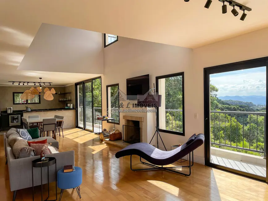 Foto 5 de Casa de Condomínio com 4 quartos à venda, 257m2 em Campos Do Jordao - SP