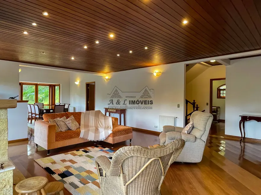 Foto 6 de Casa com 3 quartos à venda, 288m2 em Campos Do Jordao - SP