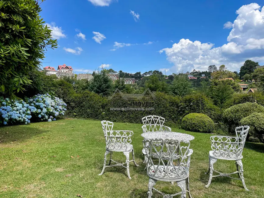 Foto 3 de Casa com 3 quartos à venda, 288m2 em Campos Do Jordao - SP