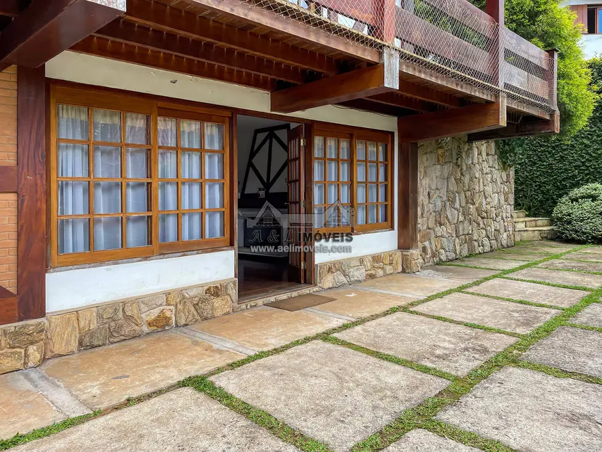 Casa com 4 quartos à venda, 315m2 em Campos Do Jordao - SP - imagem 3 Foto 3 de Casa com 4 quartos à venda, 315m2 em Campos Do Jordao - SP