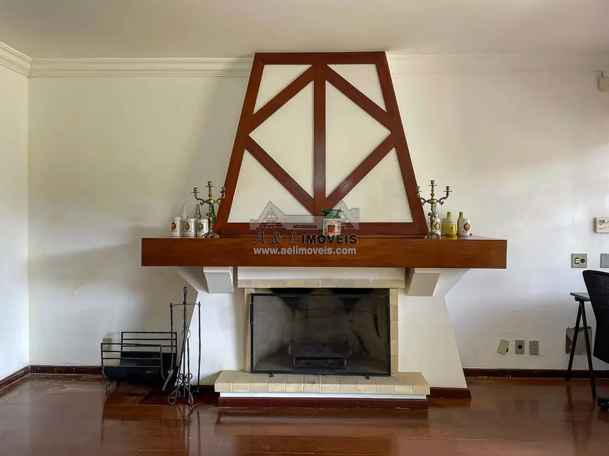 Foto 6 de Casa com 4 quartos à venda, 315m2 em Campos Do Jordao - SP