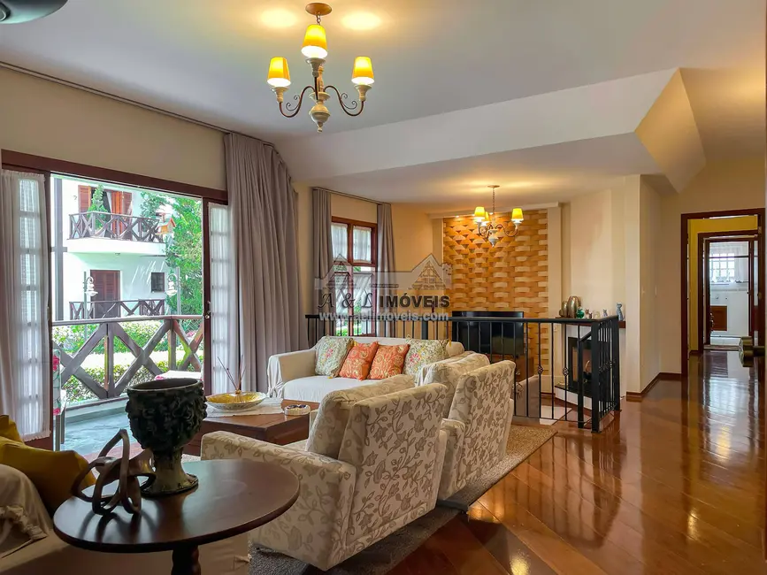 Apartamento com 4 quartos à venda, 188m2 em Campos Do Jordao - SP - imagem 1 Foto 1 de Apartamento com 4 quartos à venda, 188m2 em Campos Do Jordao - SP