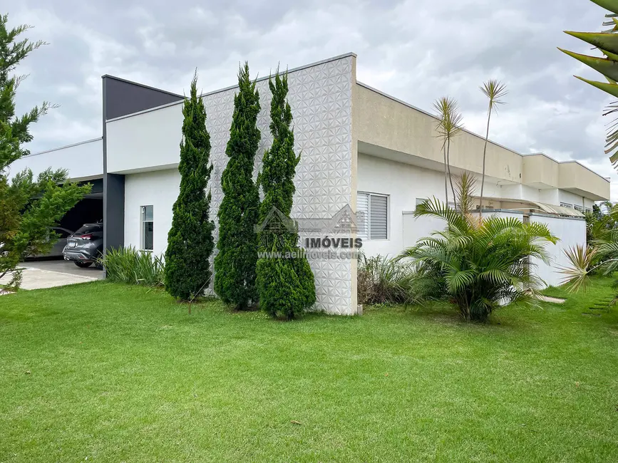 Foto 3 de Casa de Condomínio com 3 quartos à venda, 500m2 em Chácara São Félix, Taubate - SP