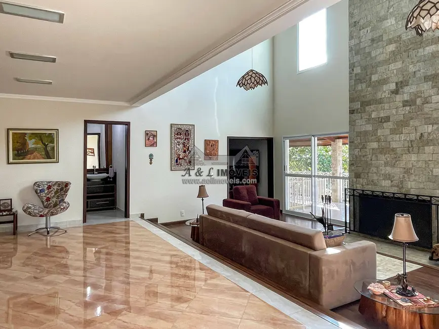 Casa de Condomínio com 3 quartos à venda, 596m2 em Santo Antonio Do Pinhal - SP - imagem 1 Foto 1 de Casa de Condomínio com 3 quartos à venda, 596m2 em Santo Antonio Do Pinhal - SP