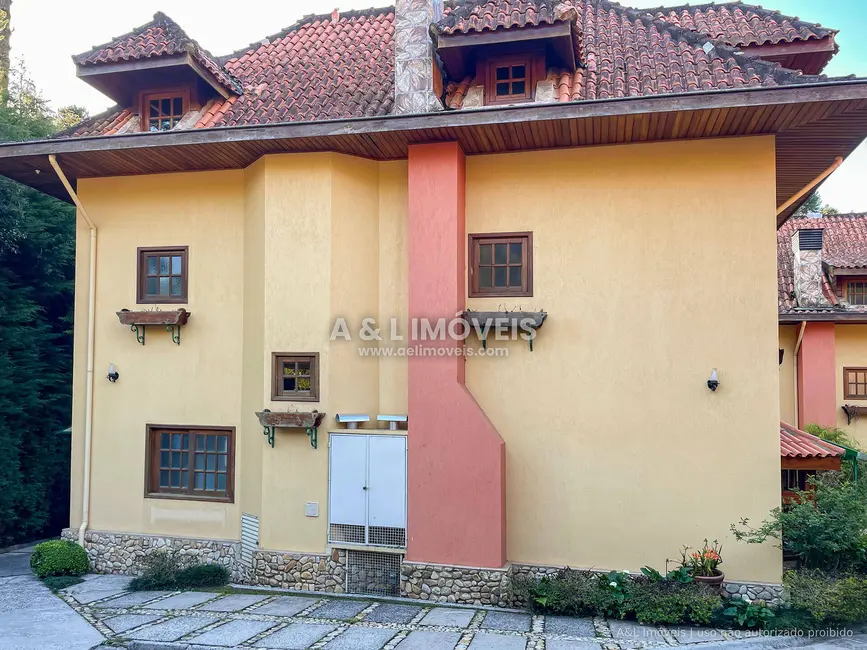 Foto 3 de Casa de Condomínio com 5 quartos à venda, 161m2 em Campos Do Jordao - SP