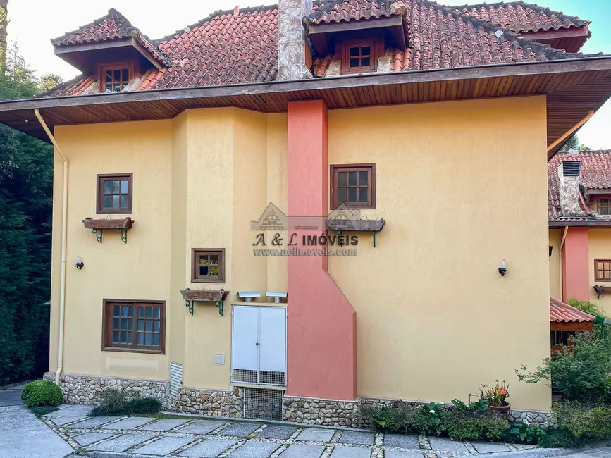 Foto 3 de Casa de Condomínio com 5 quartos à venda, 161m2 em Campos Do Jordao - SP