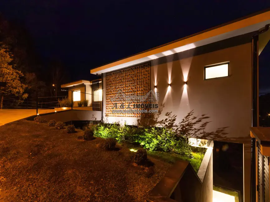 Casa de Condomínio com 3 quartos à venda, 355m2 em Santo Antonio Do Pinhal - SP - imagem 6 Foto 6 de Casa de Condomínio com 3 quartos à venda, 355m2 em Santo Antonio Do Pinhal - SP