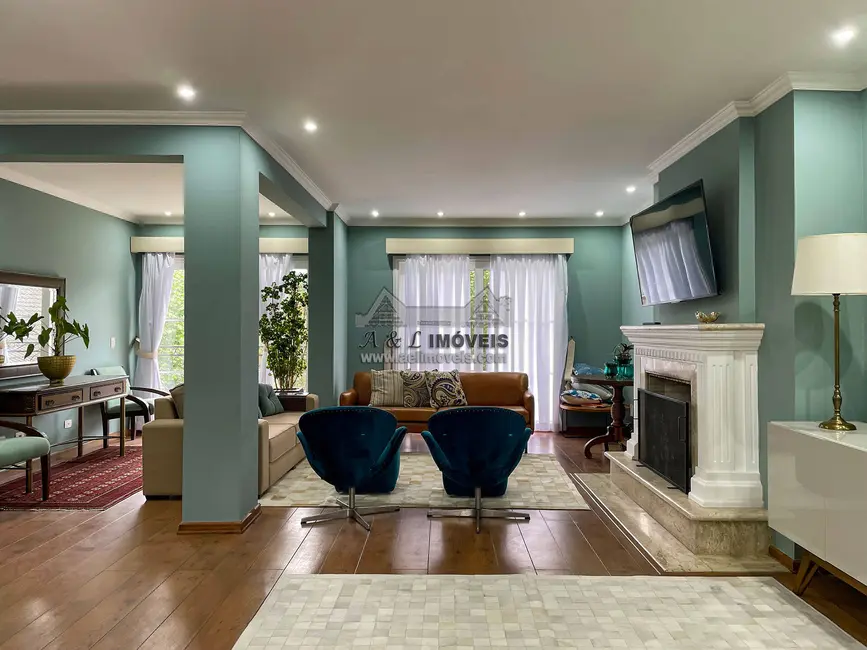 Apartamento com 3 quartos à venda, 176m2 em Campos Do Jordao - SP - imagem 3 Foto 3 de Apartamento com 3 quartos à venda, 176m2 em Campos Do Jordao - SP