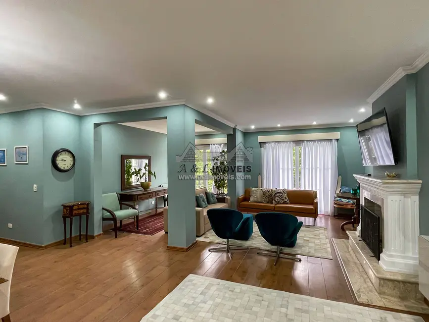 Apartamento com 3 quartos à venda, 176m2 em Campos Do Jordao - SP - imagem 1 Foto 1 de Apartamento com 3 quartos à venda, 176m2 em Campos Do Jordao - SP