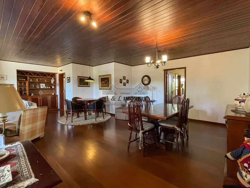 Apartamento com 3 quartos à venda, 147m2 em Campos Do Jordao - SP - imagem 1 Foto 1 de Apartamento com 3 quartos à venda, 147m2 em Campos Do Jordao - SP