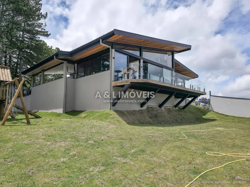 Casa com 3 quartos à venda, 200m2 em Campos Do Jordao - SP - imagem 3 Foto 3 de Casa com 3 quartos à venda, 200m2 em Campos Do Jordao - SP