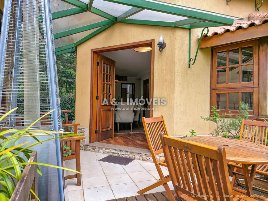 Casa de Condomínio com 4 quartos à venda, 161m2 em Campos Do Jordao - SP - imagem 3 Foto 3 de Casa de Condomínio com 4 quartos à venda, 161m2 em Campos Do Jordao - SP