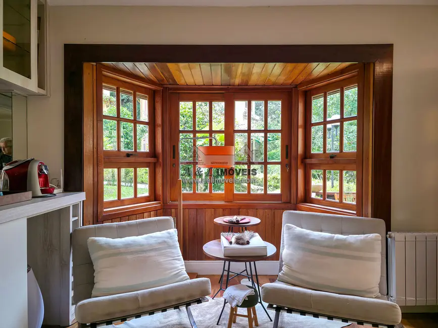 Foto 9 de Casa de Condomínio com 4 quartos à venda, 161m2 em Campos Do Jordao - SP