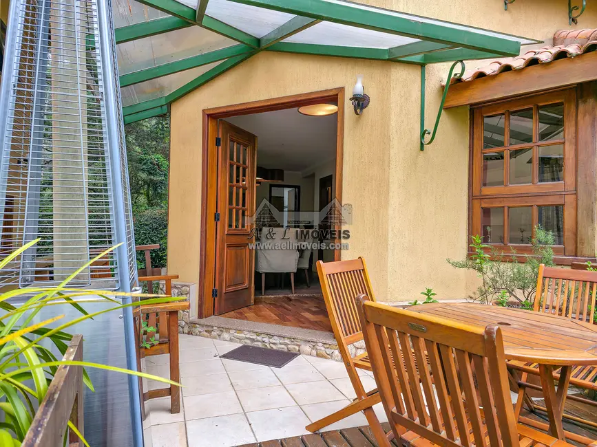 Foto 4 de Casa de Condomínio com 4 quartos à venda, 161m2 em Campos Do Jordao - SP