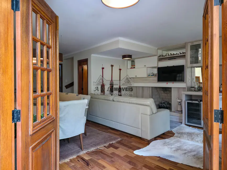 Foto 5 de Casa de Condomínio com 4 quartos à venda, 161m2 em Campos Do Jordao - SP