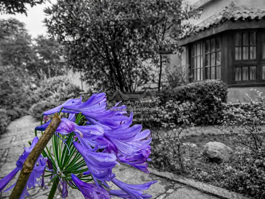 Foto 3 de Casa com 4 quartos à venda, 161m2 em Campos Do Jordao - SP