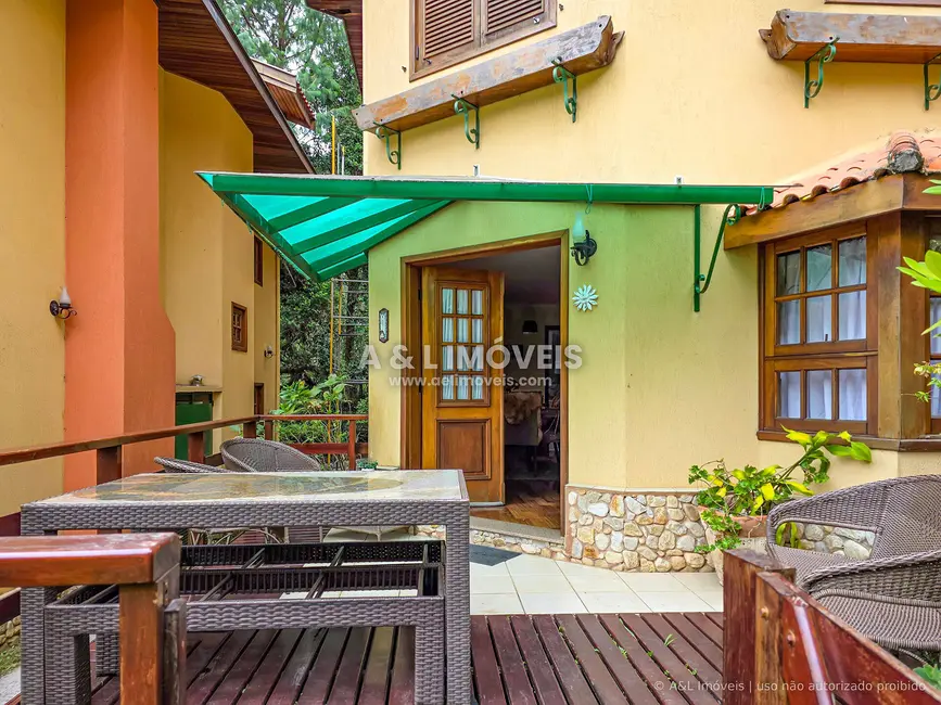 Foto 3 de Casa de Condomínio com 4 quartos à venda, 161m2 em Campos Do Jordao - SP