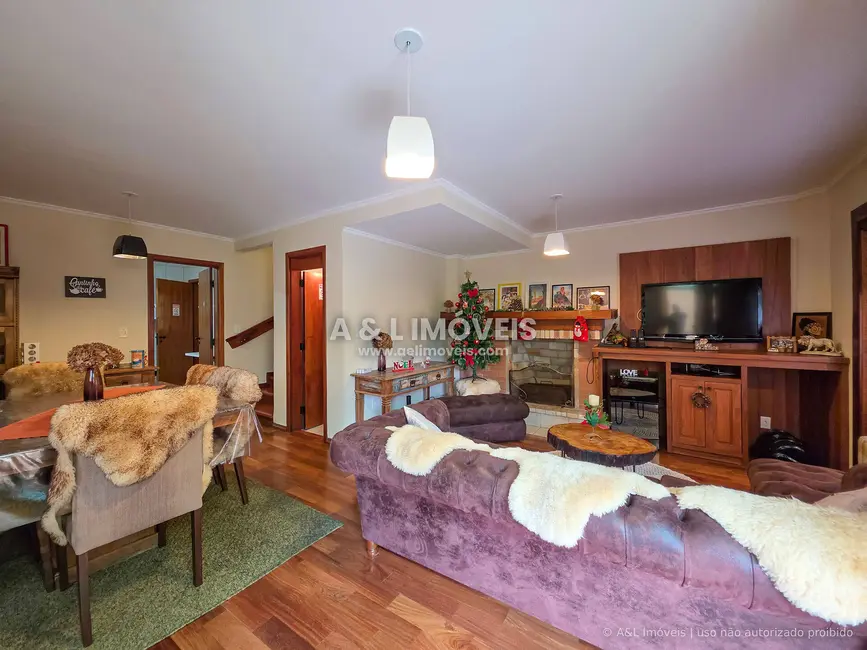 Foto 1 de Casa de Condomínio com 4 quartos à venda, 161m2 em Campos Do Jordao - SP