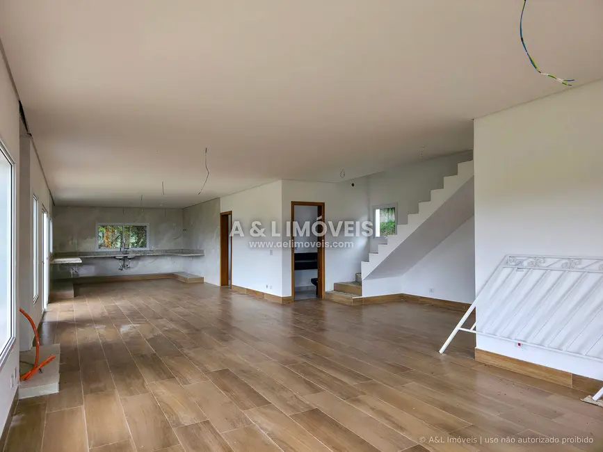 Foto 4 de Casa de Condomínio com 5 quartos à venda, 248m2 em Campos Do Jordao - SP