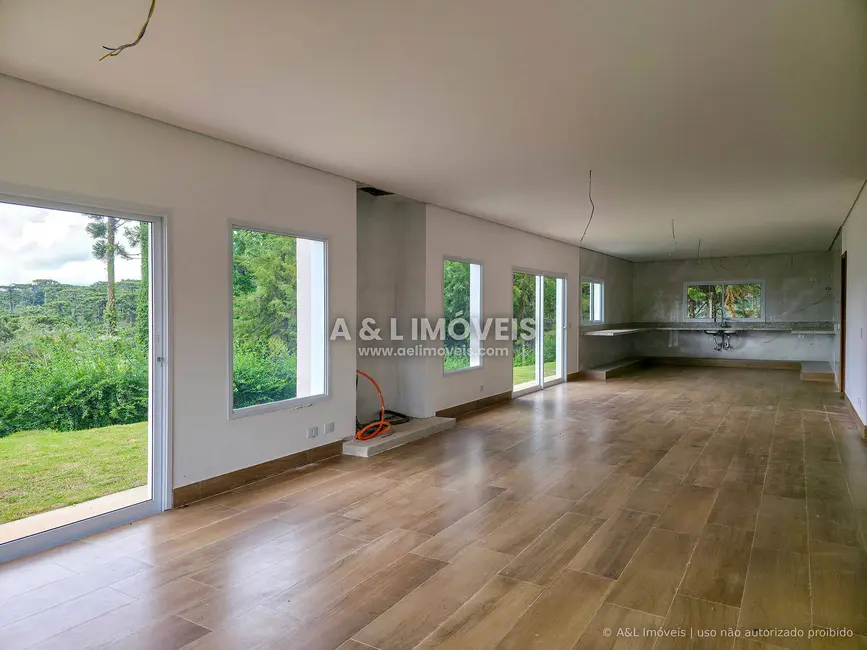 Casa de Condomínio com 5 quartos à venda, 248m2 em Campos Do Jordao - SP - imagem 5 Foto 5 de Casa de Condomínio com 5 quartos à venda, 248m2 em Campos Do Jordao - SP