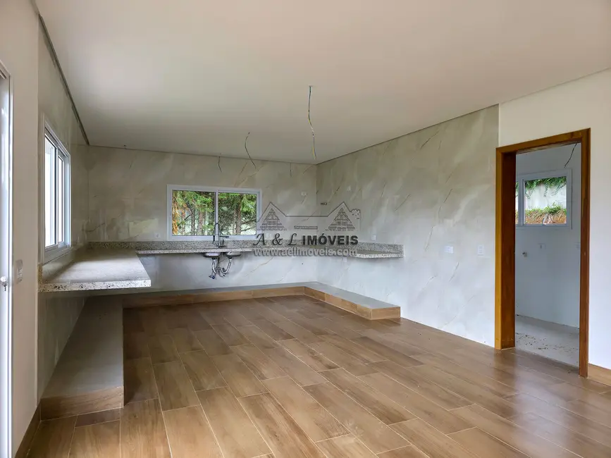 Foto 6 de Casa de Condomínio com 5 quartos à venda, 248m2 em Campos Do Jordao - SP