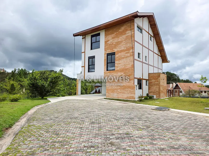 Casa de Condomínio com 4 quartos à venda, 254m2 em Campos Do Jordao - SP - imagem 2 Foto 2 de Casa de Condomínio com 4 quartos à venda, 254m2 em Campos Do Jordao - SP