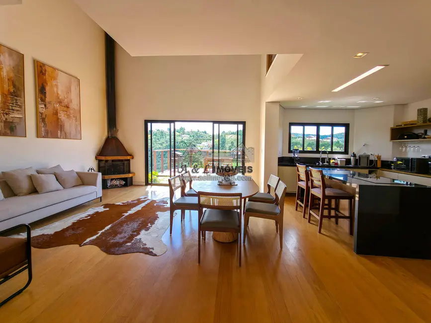 Casa de Condomínio com 4 quartos à venda, 254m2 em Campos Do Jordao - SP - imagem 3 Foto 3 de Casa de Condomínio com 4 quartos à venda, 254m2 em Campos Do Jordao - SP