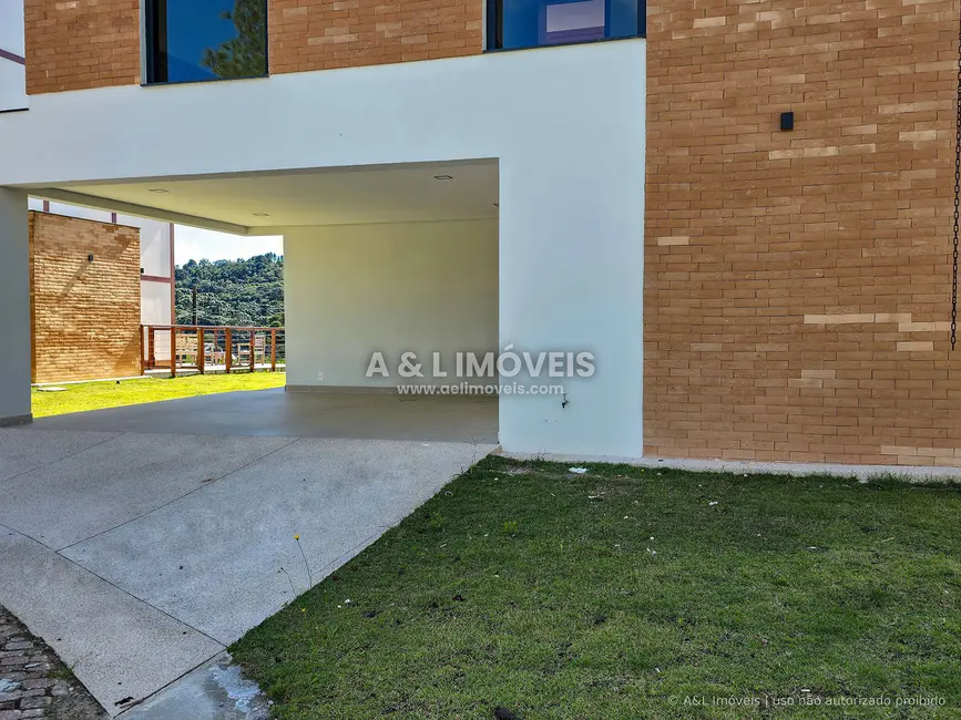 Foto 2 de Casa de Condomínio com 4 quartos à venda, 254m2 em Campos Do Jordao - SP