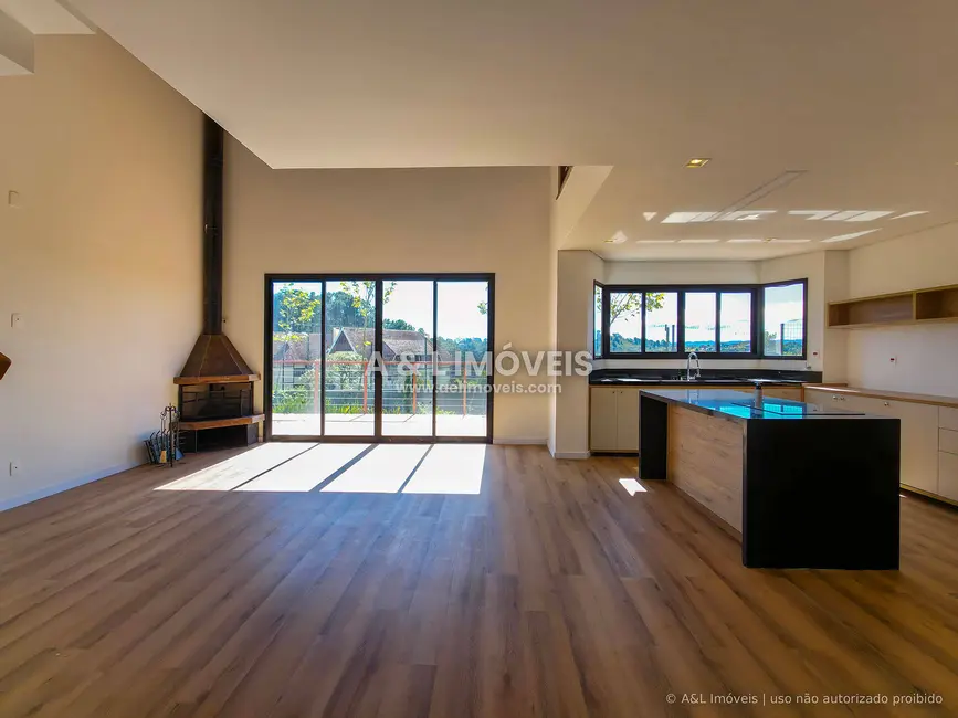 Foto 3 de Casa de Condomínio com 4 quartos à venda, 254m2 em Campos Do Jordao - SP