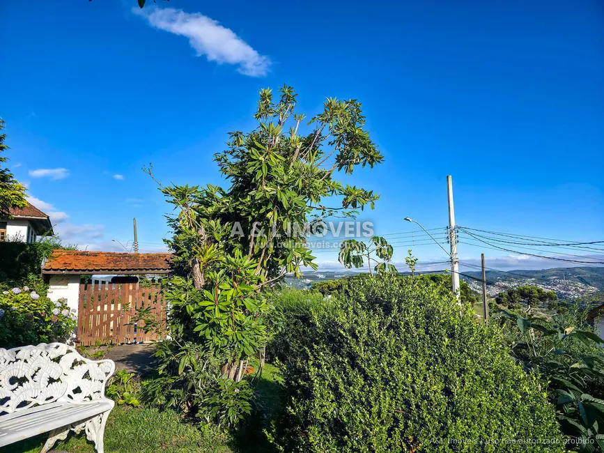 Casa com 4 quartos à venda, 279m2 em Campos Do Jordao - SP - imagem 4 Foto 4 de Casa com 4 quartos à venda, 279m2 em Campos Do Jordao - SP