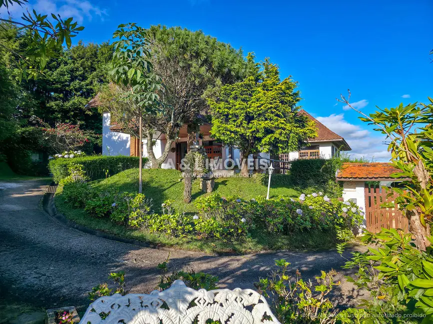 Casa com 4 quartos à venda, 279m2 em Campos Do Jordao - SP - imagem 5 Foto 5 de Casa com 4 quartos à venda, 279m2 em Campos Do Jordao - SP