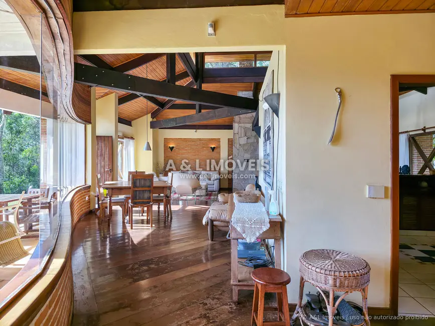 Foto 9 de Casa de Condomínio com 4 quartos à venda, 357m2 em Campos Do Jordao - SP
