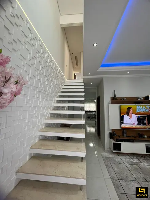 Sobrado com 3 quartos à venda, 207m2 em São João Clímaco, São Paulo - SP - imagem 4 Foto 4 de Sobrado com 3 quartos à venda, 207m2 em São João Clímaco, São Paulo - SP