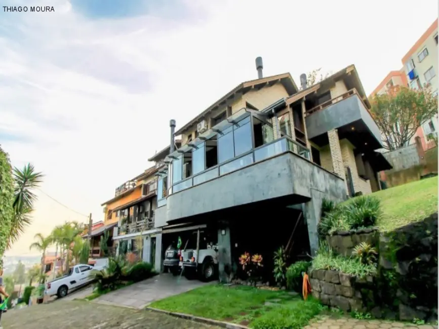 Casa com 4 quartos à venda, 331m2 em Nonoai, Porto Alegre - RS - imagem 3 Foto 3 de Casa com 4 quartos à venda, 331m2 em Nonoai, Porto Alegre - RS