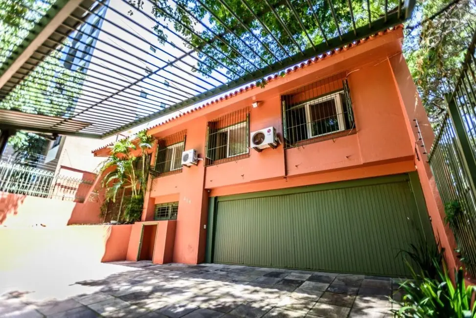 Casa com 4 quartos à venda, 337m2 em Passo da Areia, Porto Alegre - RS - imagem 4 Foto 4 de Casa com 4 quartos à venda, 337m2 em Passo da Areia, Porto Alegre - RS