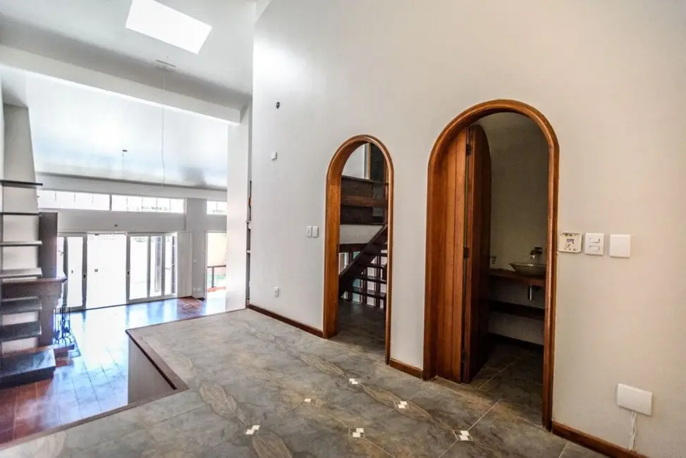Casa com 4 quartos à venda, 337m2 em Passo da Areia, Porto Alegre - RS - imagem 8 Foto 8 de Casa com 4 quartos à venda, 337m2 em Passo da Areia, Porto Alegre - RS