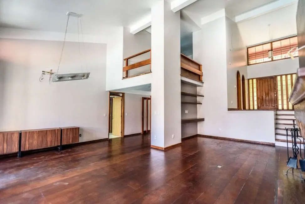 Casa com 4 quartos à venda, 337m2 em Passo da Areia, Porto Alegre - RS - imagem 6 Foto 6 de Casa com 4 quartos à venda, 337m2 em Passo da Areia, Porto Alegre - RS