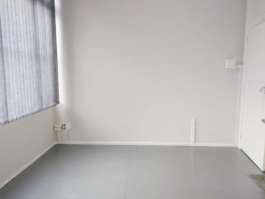 Sala Comercial à venda, 39m2 em Centro Histórico, Porto Alegre - RS - imagem 5 Foto 5 de Sala Comercial à venda, 39m2 em Centro Histórico, Porto Alegre - RS