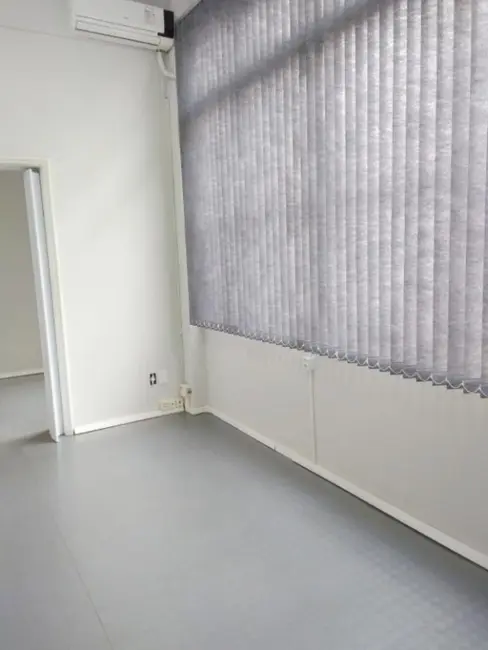 Sala Comercial à venda, 39m2 em Centro Histórico, Porto Alegre - RS - imagem 4 Foto 4 de Sala Comercial à venda, 39m2 em Centro Histórico, Porto Alegre - RS