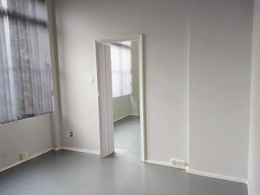 Sala Comercial à venda, 39m2 em Centro Histórico, Porto Alegre - RS - imagem 8 Foto 8 de Sala Comercial à venda, 39m2 em Centro Histórico, Porto Alegre - RS
