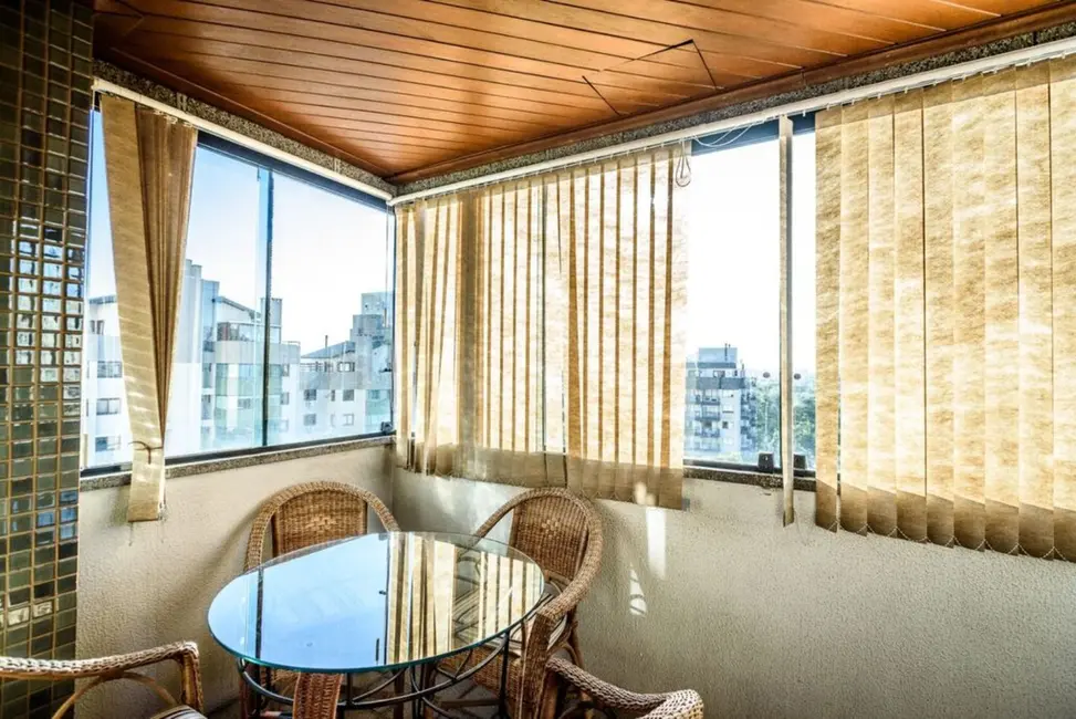 Apartamento com 3 quartos à venda, 123m2 em Petrópolis, Porto Alegre - RS - imagem 6 Foto 6 de Apartamento com 3 quartos à venda, 123m2 em Petrópolis, Porto Alegre - RS