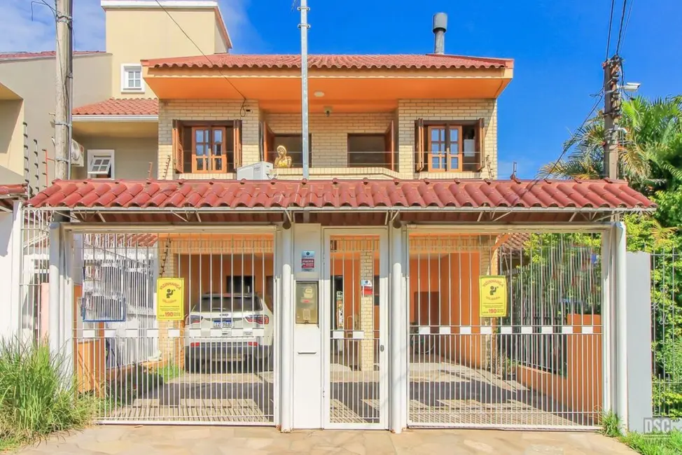 Foto 2 de Casa com 3 quartos à venda, 256m2 em Ipanema, Porto Alegre - RS