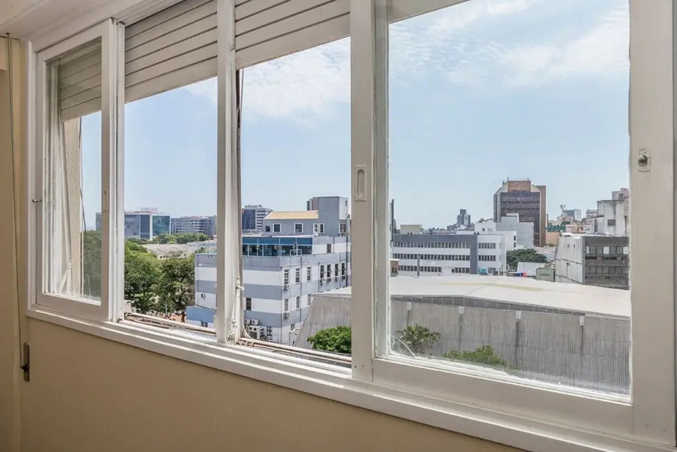 Apartamento com 3 quartos à venda, 104m2 em Centro Histórico, Porto Alegre - RS - imagem 5 Foto 5 de Apartamento com 3 quartos à venda, 104m2 em Centro Histórico, Porto Alegre - RS