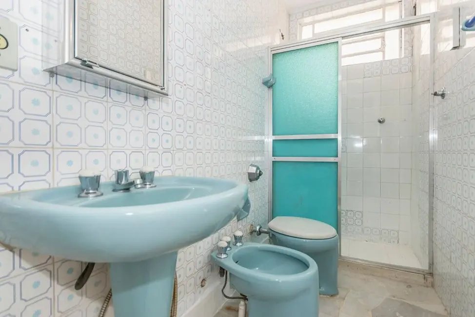 Apartamento com 3 quartos à venda, 104m2 em Centro Histórico, Porto Alegre - RS - imagem 8 Foto 8 de Apartamento com 3 quartos à venda, 104m2 em Centro Histórico, Porto Alegre - RS