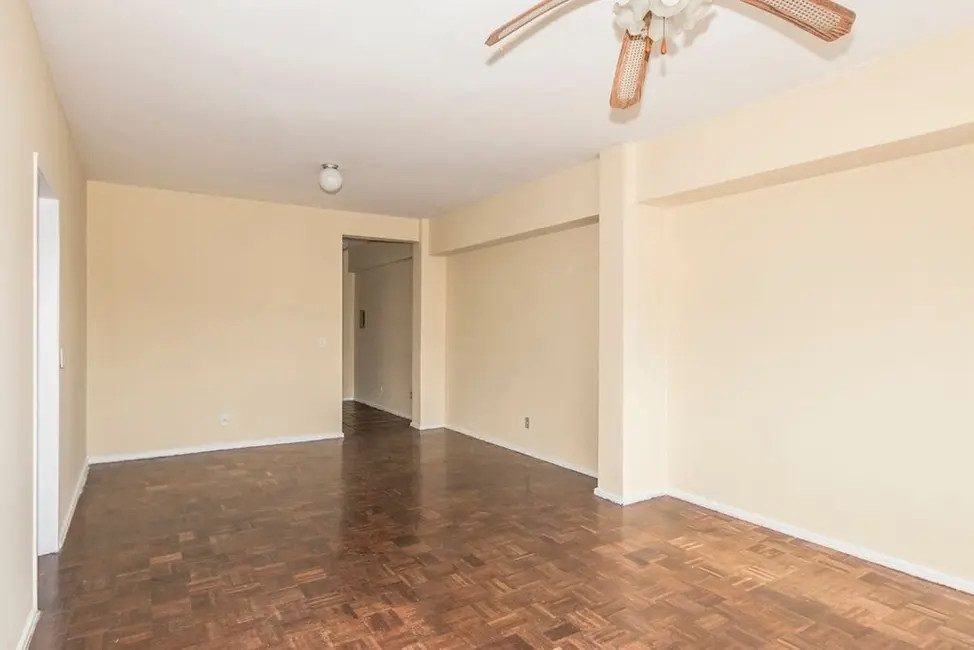 Apartamento com 3 quartos à venda, 104m2 em Centro Histórico, Porto Alegre - RS - imagem 3 Foto 3 de Apartamento com 3 quartos à venda, 104m2 em Centro Histórico, Porto Alegre - RS